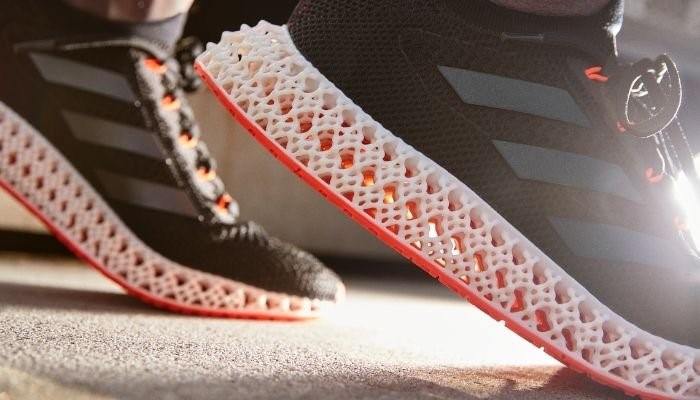Благодаря технологии Carbon DLS кроссовки adidas 4DFWD имеют уникальную решетчатую межподошву, состоящую на 40 % из биоматериала (фото adidas).