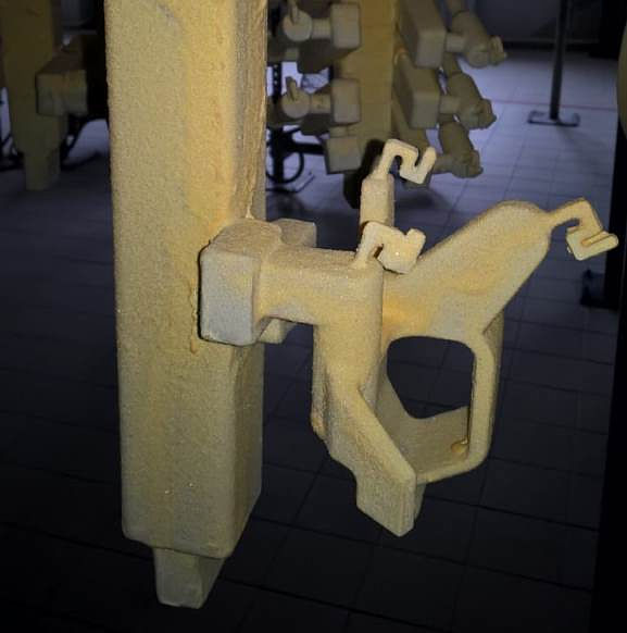 Напечатанная 3D-модель после обработки огнеупорным материалом для последующего выжигания и заливки металлом