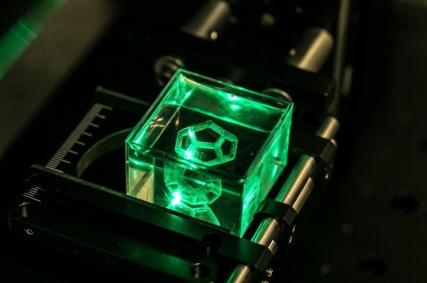 Лазерный процесс для 3D-печати деталей из стекла
