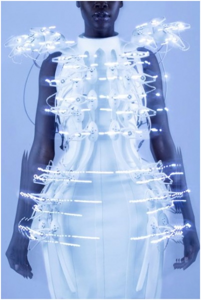 Проект PANGOLIN SCALES BCI + Dress добавляет нейротехнологии в 3D-напечатное платье