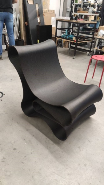 Рис. 1. Кресло, напечатанное  на 3D-принтере  