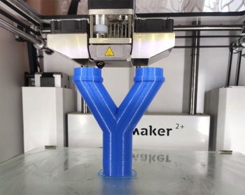 Винницкие волонтеры начали печатать на 3D принтере распределители для аппаратов ИВЛ