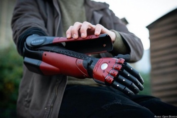Open Bionics и Konami выпустили 3D-печатный бионический протез в стиле Metal Gear Sol