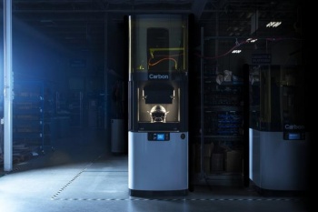 Компания Carbon ,  модель скоростного стереолитографического 3D-принтера промышленного класса по фирменной технологии CLIP