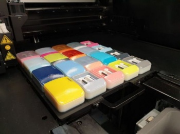 Новый 3D-принтер Stratasys J826 – доступная полноцветная система для создания прототипов   
