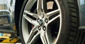 Ford обеспечивает безопасность колес