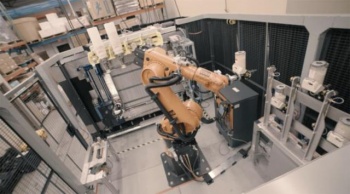 An industrial robotic arm can swap out used pellet containers or tool heads in Stratasys’ Infinite Build Demonstrator. (Image co