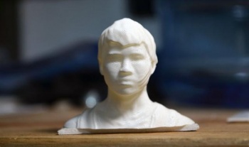 Напечатанная на 3D-принтере голова позволила взломать почти все современные смартфоны