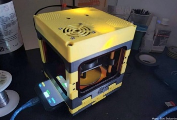 фотополимерный 3D-принтер из смартфона