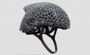 Напечатанный на 3D принтере велосипедный шлем с уникальной структурой Voronoi