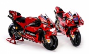Фото: Супербайки Desmosedici GP команды Ducati Lenovo.