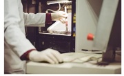 В Швеции впервые в мире внедрили 3D-печать пластиковых имплантов прямо в больниц